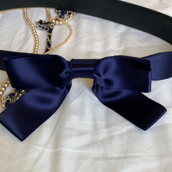 CHANEL fits like a small and it is adjustable with 3 snaps - Picture 8 of 13